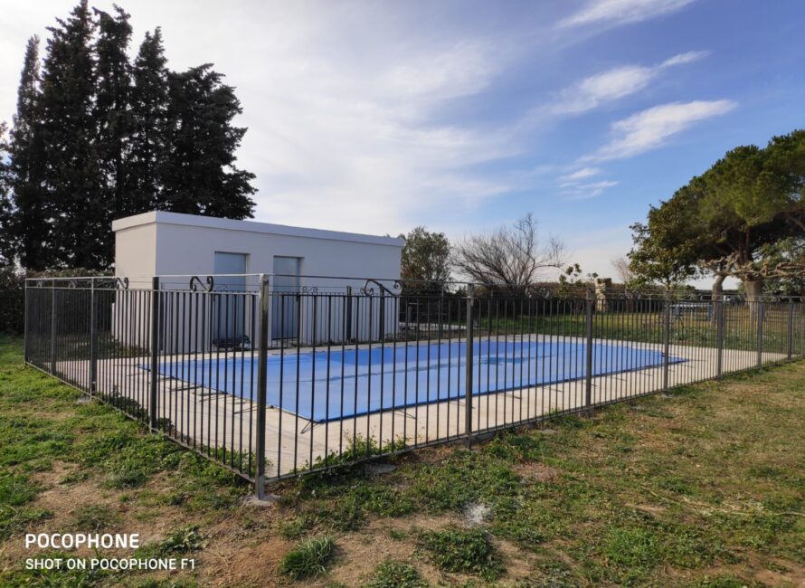 Réalisation client — garde-corps métallique sur mesure pour piscine